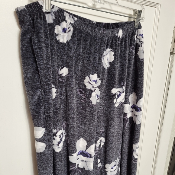 Simply Vera Fleece Pajamas - Picture 11 of 13